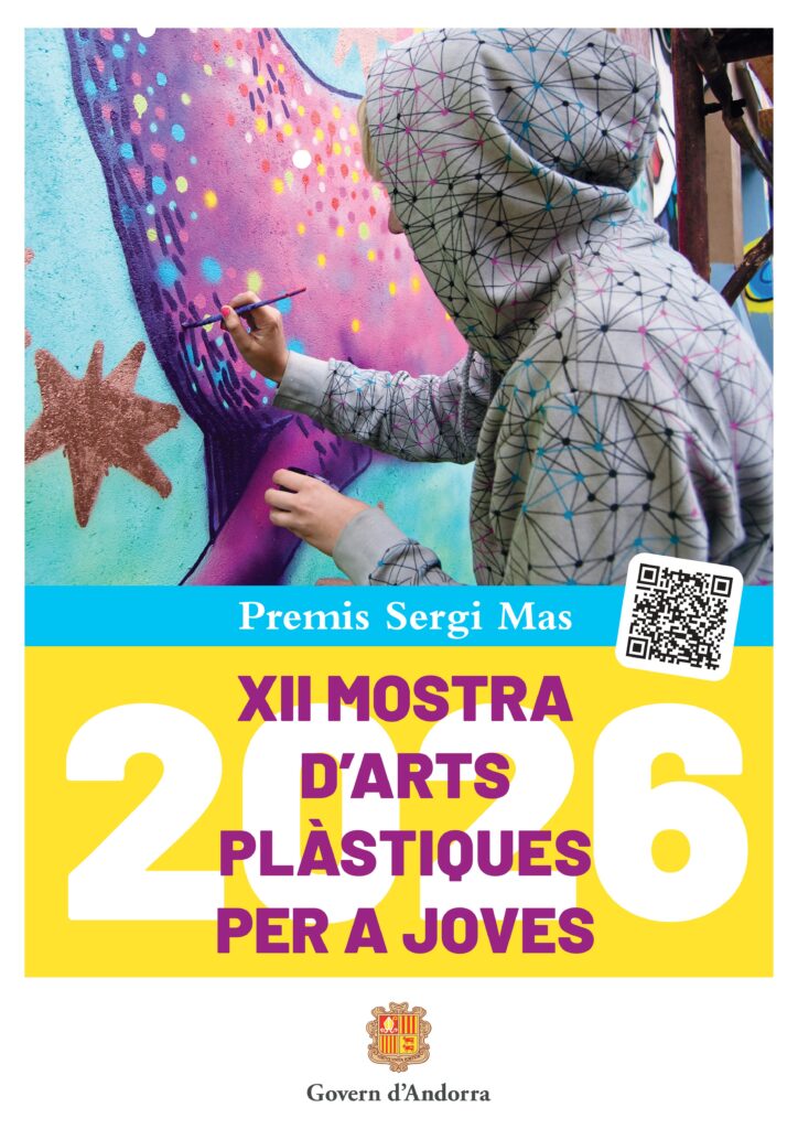 Joven artista pintando un mural colorido en la XII Mostra d'Arts Plàstiques