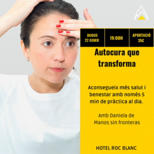 Mujer realizando una técnica de autocuidado para mejorar su salud