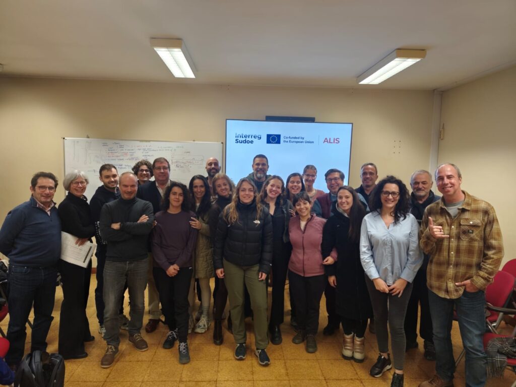 Grupo de personas en la reunión del proyecto ALIS en Porto, Portugal