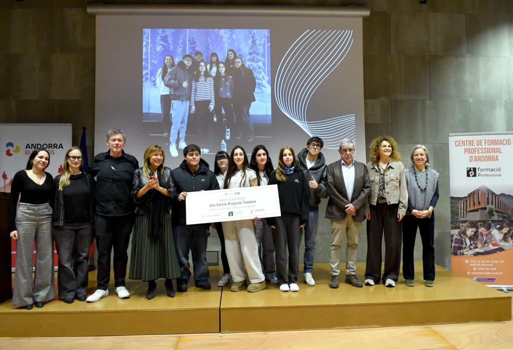 Grup de participants en la desena edició del projecte Tàndem amb premi.