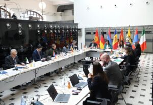 Reunión ministerial sobre seguridad ambiental en Andorra con representantes internacionales.