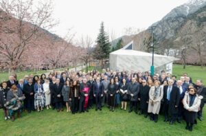Xavier Espot rodeado de diplomáticos en el Día de la Constitución de Andorra
