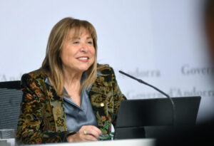 Ministra presentando el proyecto de ley sobre contratos de alquiler