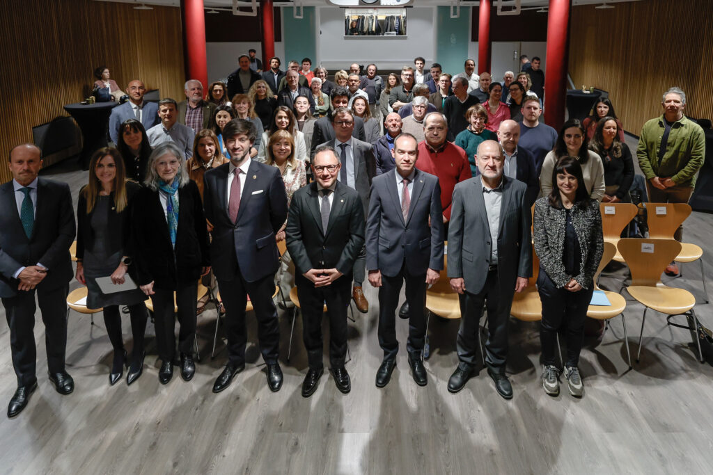 Presentación de conclusiones del proceso participativo en Andorra con participantes y autoridades