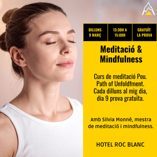 Mujer meditando en un taller de mindfulness en Escaldes-Engordany