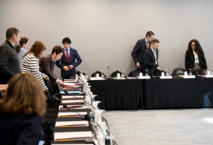 Participantes en una mesa redonda sobre tráfico de seres humanos en Andorra