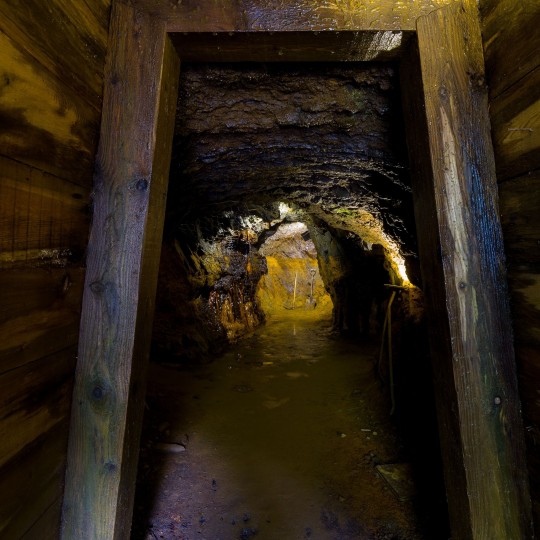 Interior de la mina de ferro de Llorts en Andorra