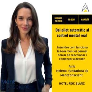 Helena, fundadora de MentConscient, en una xerrada sobre control mental.