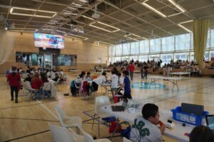 Alumnos participando en el Andbòtic Challenge de robótica en Escaldes-Engordany.