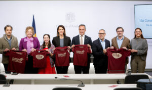 Presentación de la 15a Cursa Popular Illa Carlemany con camisetas