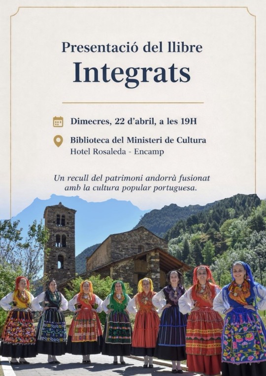 Presentación del libro Integrats en la Biblioteca Nacional de Andorra con vestimenta tradicional.