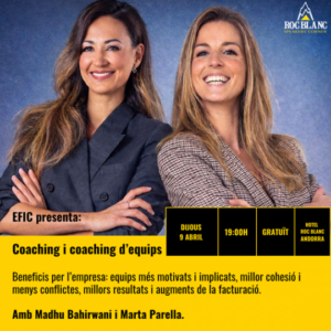 Dos presentadoras sonrientes en una charla sobre coaching de equipos