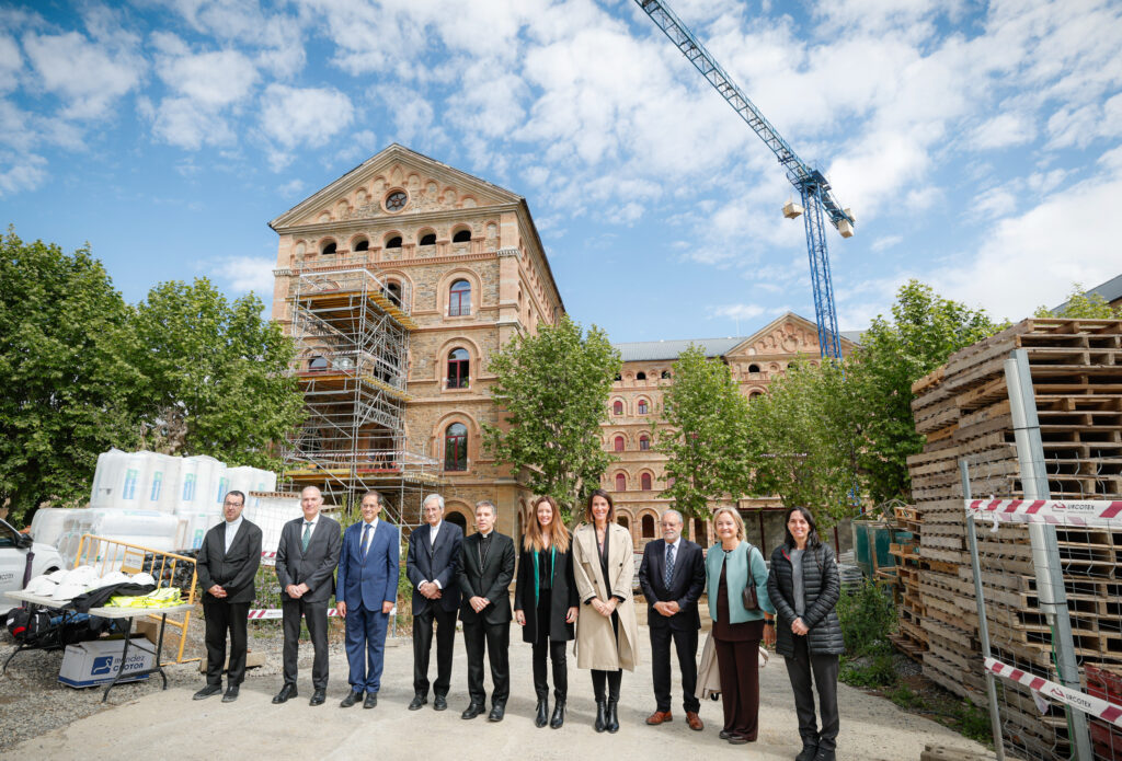 Visita al centre de salut mental de la Seu d'Urgell en construcció