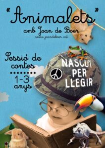Niño leyendo un libro rodeado de animales en un evento de cuentacuentos