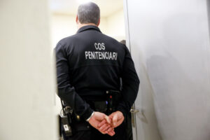 Funcionario del cuerpo penitenciario en una instalación penitenciaria