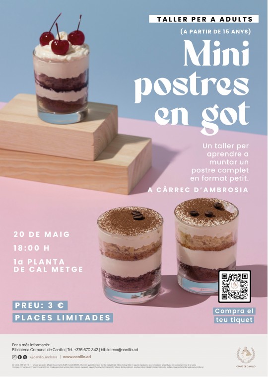Dos mini postres en vaso con capas de diferentes sabores y texturas.