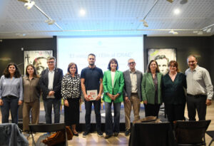 Trini Marín y otros participantes en un acto sobre bienestar infantil y juvenil