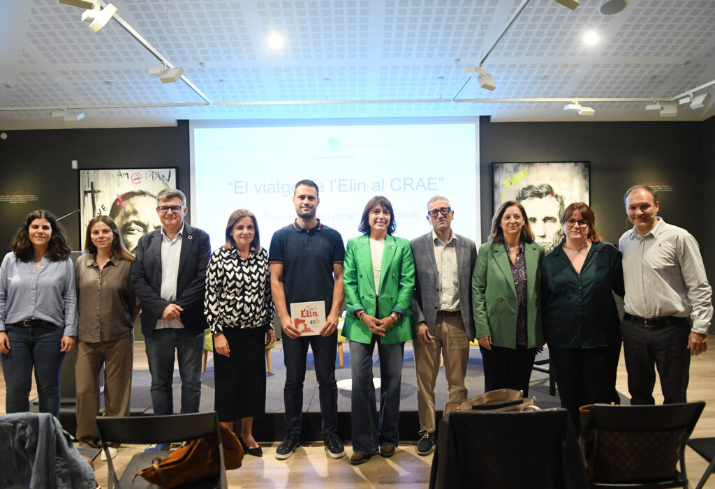Trini Marín y otros participantes en un acto sobre bienestar infantil y juvenil