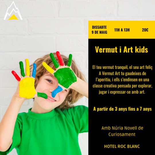 Nens amb mans pintades en una activitat artística de vermut