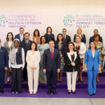 Grupo de líderes en la V Conferencia Ministerial de Política Exterior Feminista en Madrid