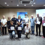 Entrega de certificados del programa 'Activa't' a jóvenes participantes.