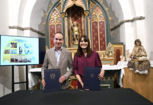 Firma de acuerdo para la reproducción del retaule de Sant Miquel de Prats