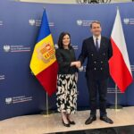 Imma Tor y Radoslaw Sikorski durante la visita oficial a Polonia.