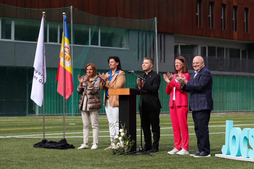 Inauguració dels IV Jocs Esportius de la Gent Gran amb participants i autoritats