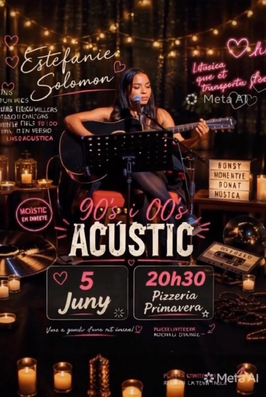 Estefanie Solomon interpretando música acústica en la Pizzeria Primavera