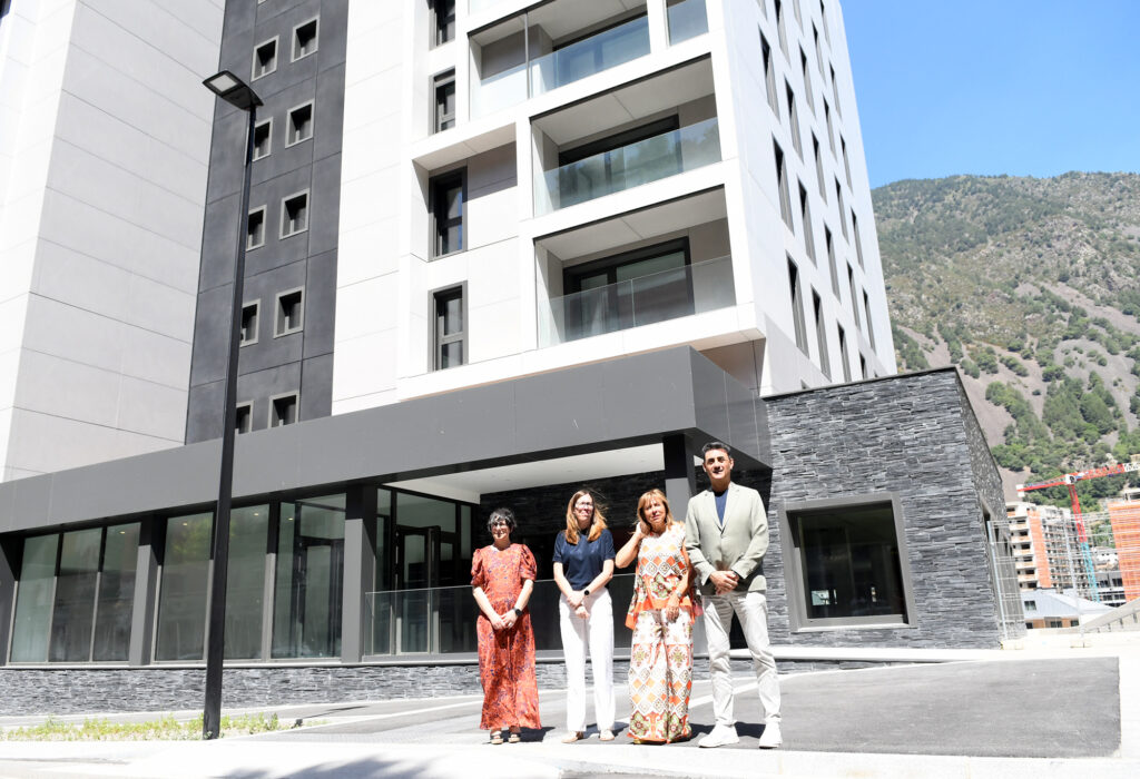 Inauguración de nuevos pisos de alquiler asequible en Borda Nova I, Andorra.