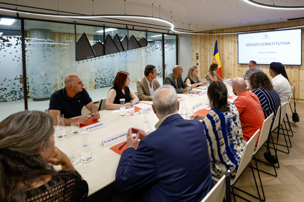 Reunión de la nueva Visura Ciudadana para promover la transparencia y participación ciudadana.