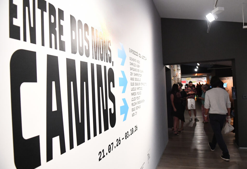 Cartel de la exposición Entre dos mons en Andorra