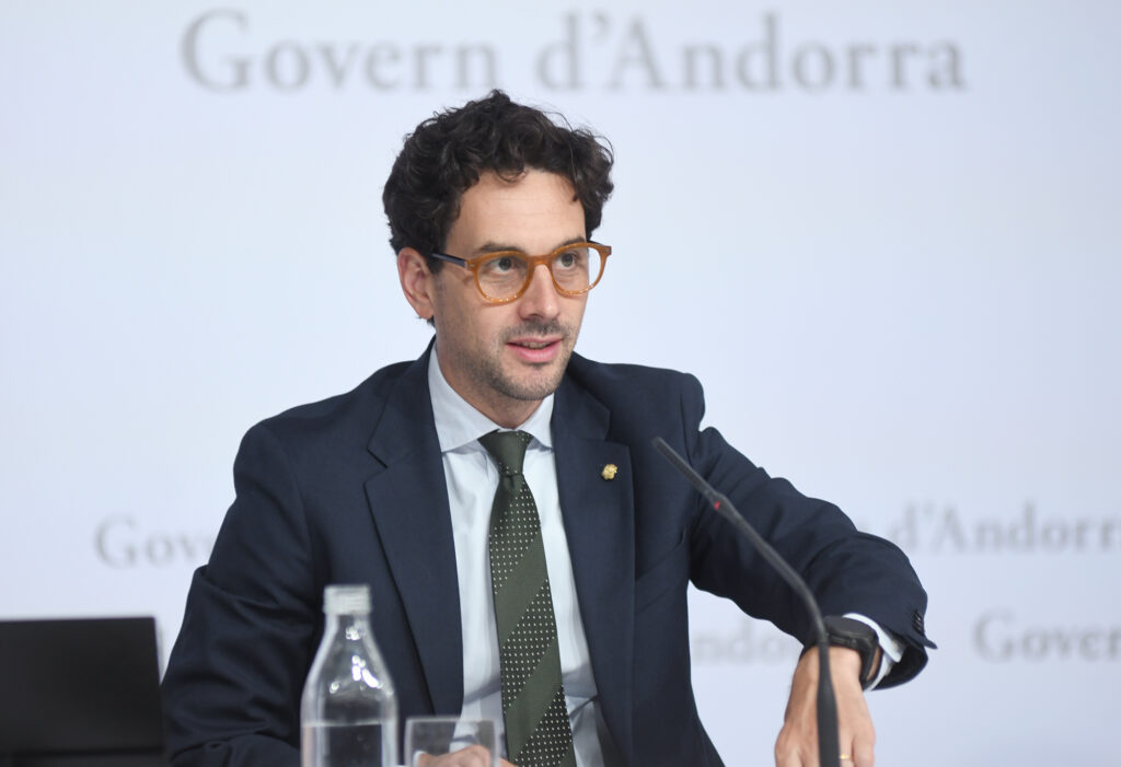 Representante del Govern d'Andorra discutiendo sobre la ramaderia sostenible