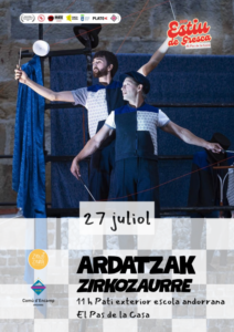 Malabaristes actuant en un evento de circo en Pas de la Casa