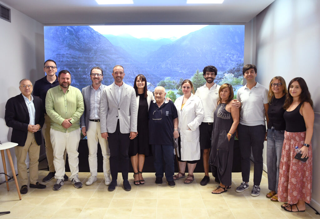 Grupo de personas en la presentación del proyecto audiovisual sobre el románico andorrà.