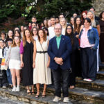 Grupo de estudiantes de diferentes países en el campus universitario de lengua catalana en Andorra.