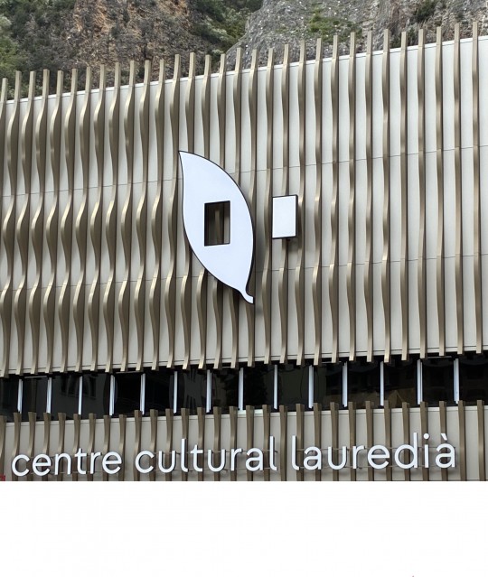 Façana del Centre Cultural Lauredià en Sant Julià de Lòria
