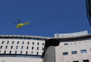 Helicòpter volant sobre l'Hospital Nostra Senyora de Meritxell