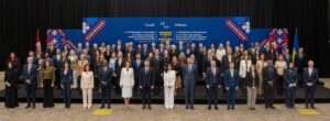 Foto grupal de la conferència internacional sobre la protecció dels infants afectats per conflictes armats.