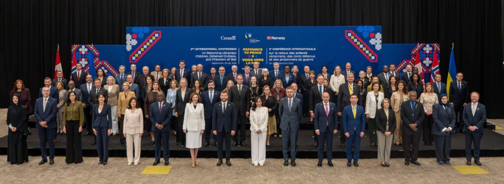Foto grupal de la conferència internacional sobre la protecció dels infants afectats per conflictes armats.