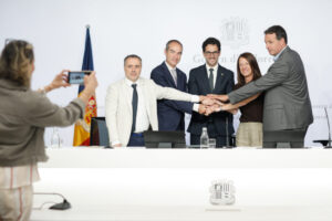 Representantes del Govern de Andorra celebrando la aprobación del primer parc natural nacional