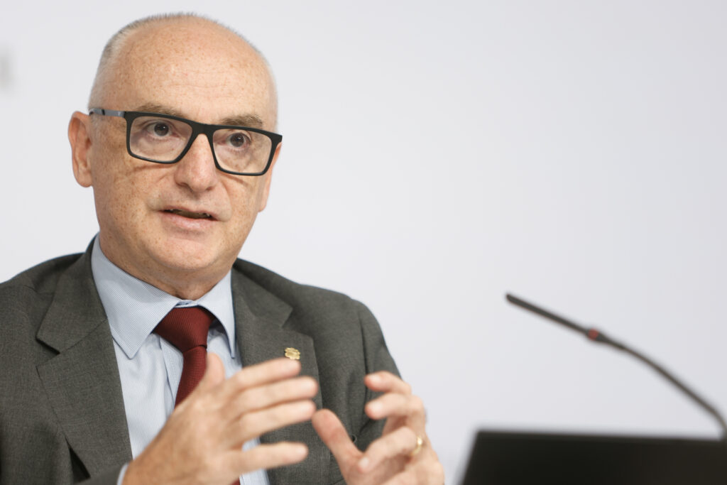 Ministro de Finanzas de Andorra hablando sobre liquididad en euros