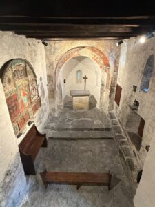 Interior de la esglesia de Sant Serni de Nagol tras la restauración
