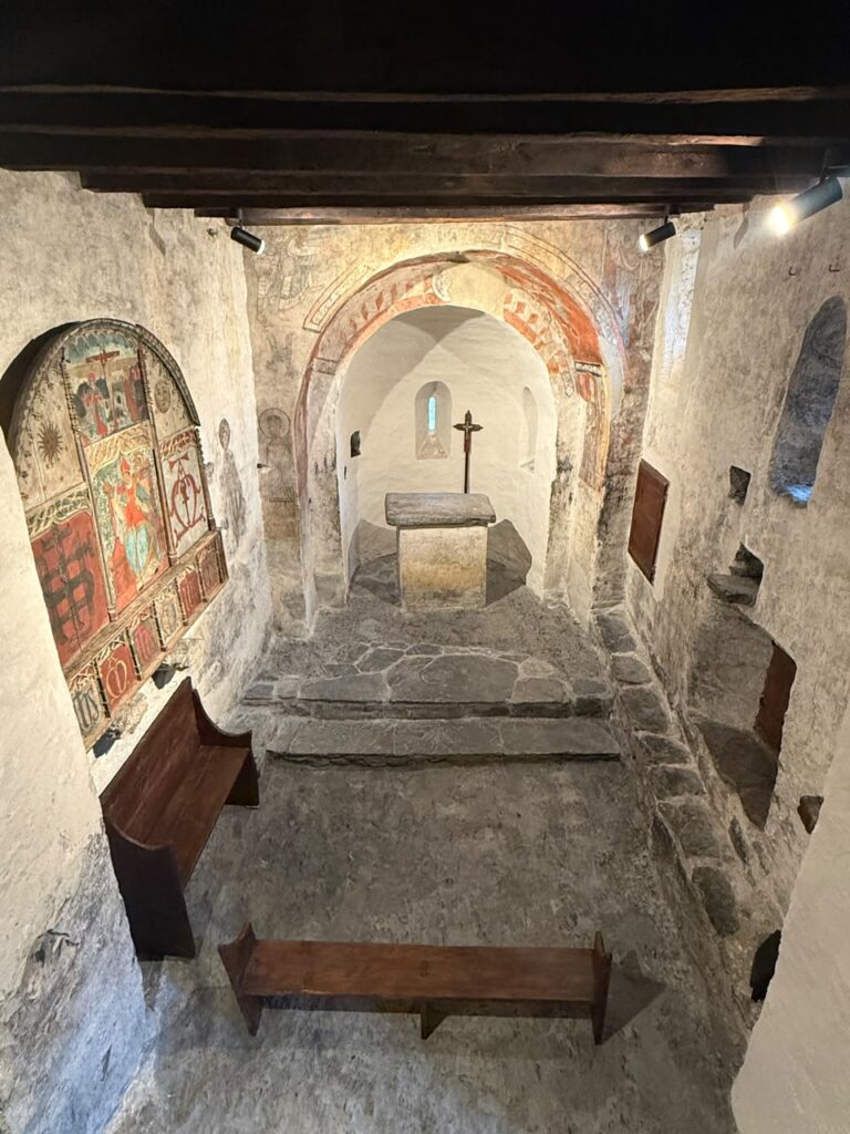 Interior de la esglesia de Sant Serni de Nagol tras la restauración