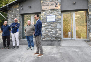 Visita al Centre de Protecció Caní per la millora d'instal·lacions per animals abandonats