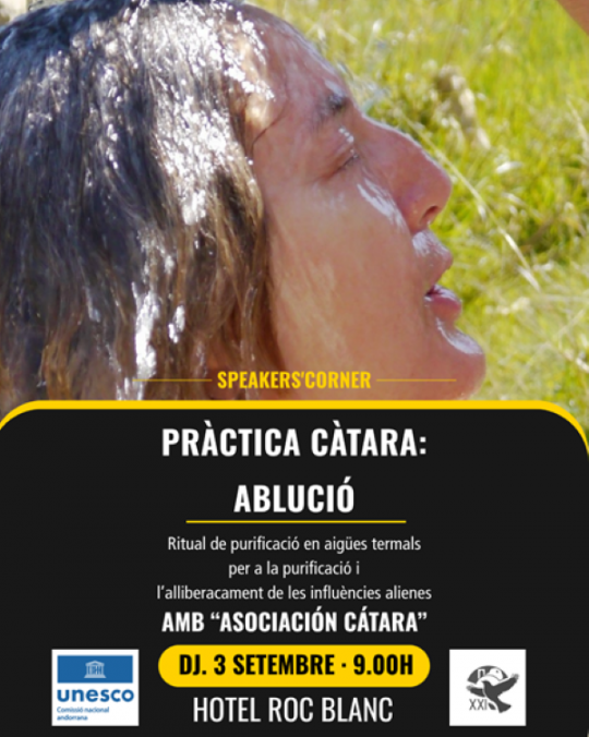 Persona participando en un ritual de purificación con aguas termales