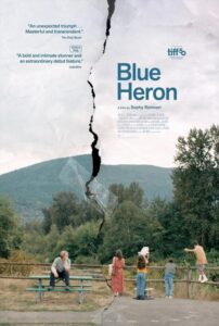 Cartel de Blue Heron con cinco personas ante un paisaje, dividido por una grieta.