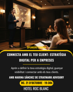 Cartel promocional con una ponente ante una pantalla y texto sobre estrategia digital empresarial.